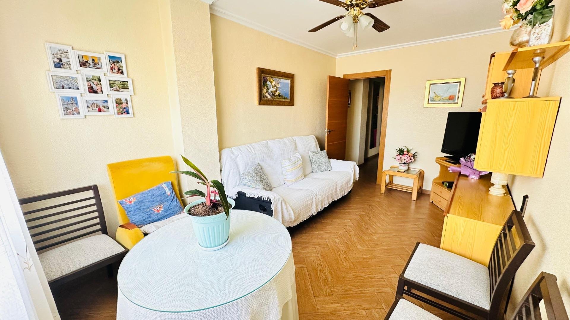 Apartment in Torrevieja, Alicante, Spain 3 bedrooms, 145 sq.m. No. 194260