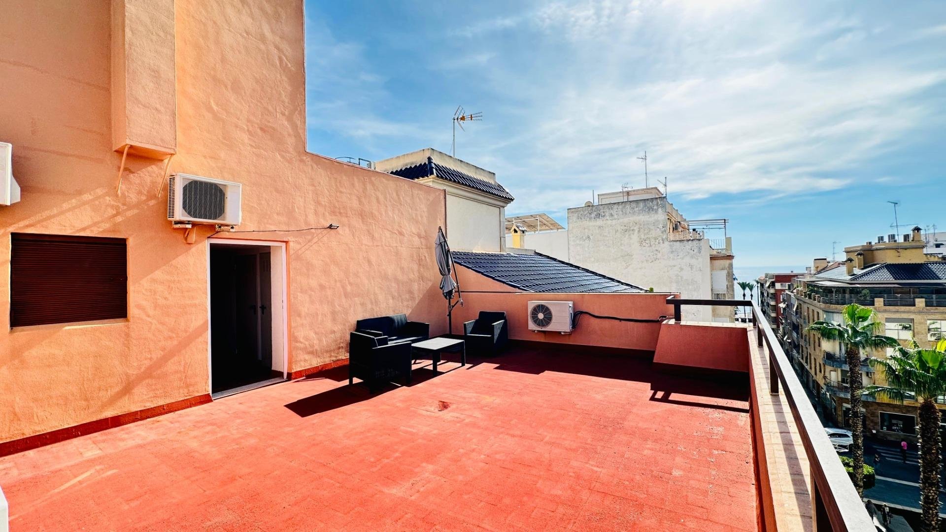 Apartment in Torrevieja, Alicante, Spain 3 bedrooms, 145 sq.m. No. 194260