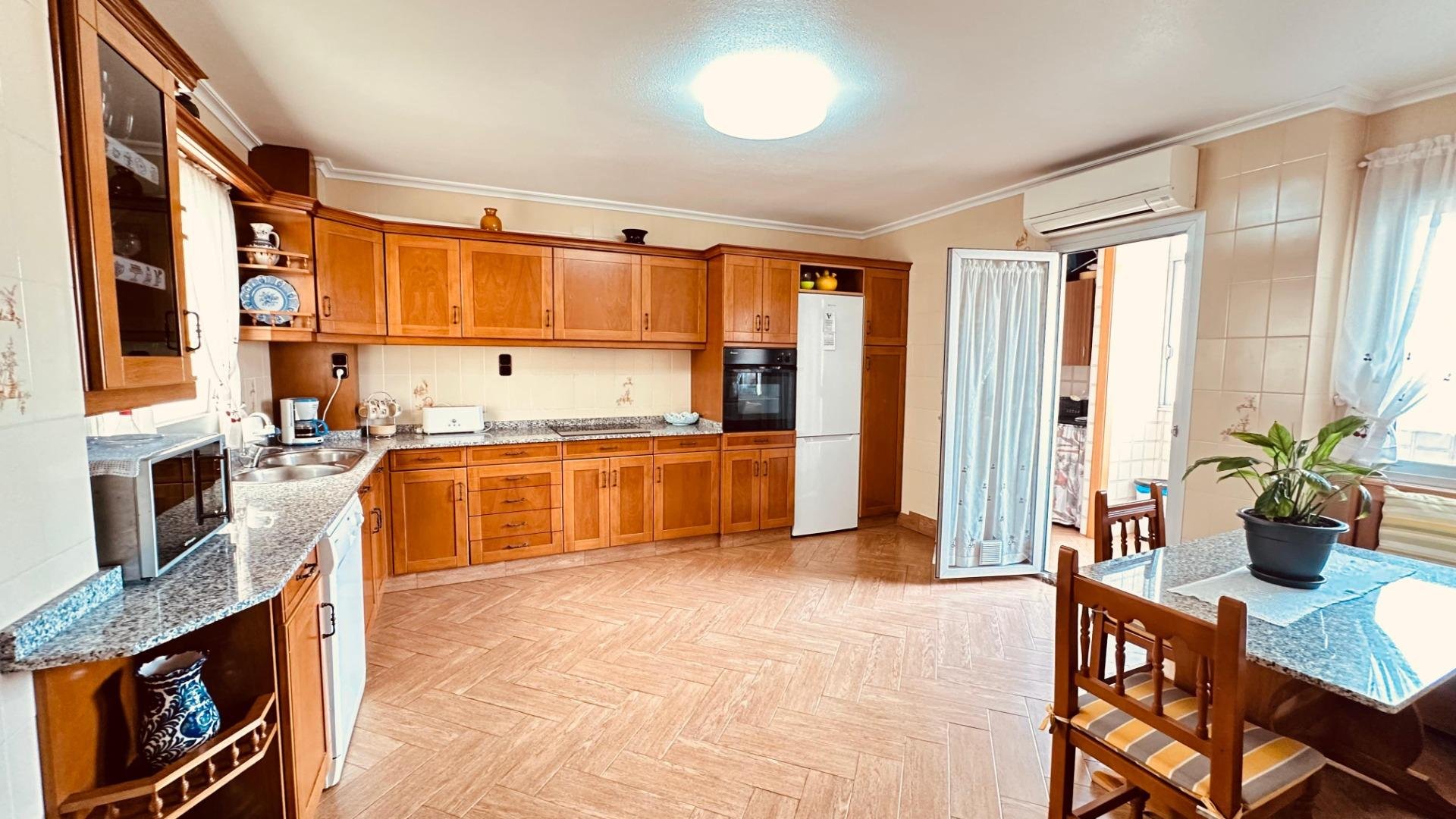 Apartment in Torrevieja, Alicante, Spain 3 bedrooms, 145 sq.m. No. 194260