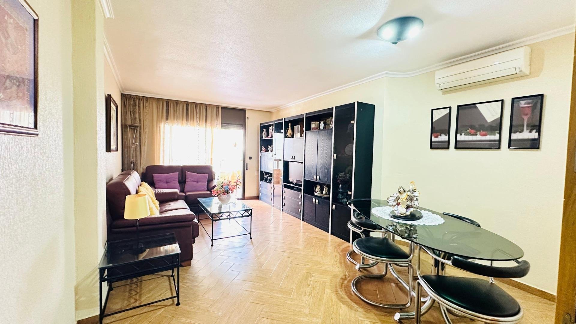 Apartment in Torrevieja, Alicante, Spain 3 bedrooms, 145 sq.m. No. 194260