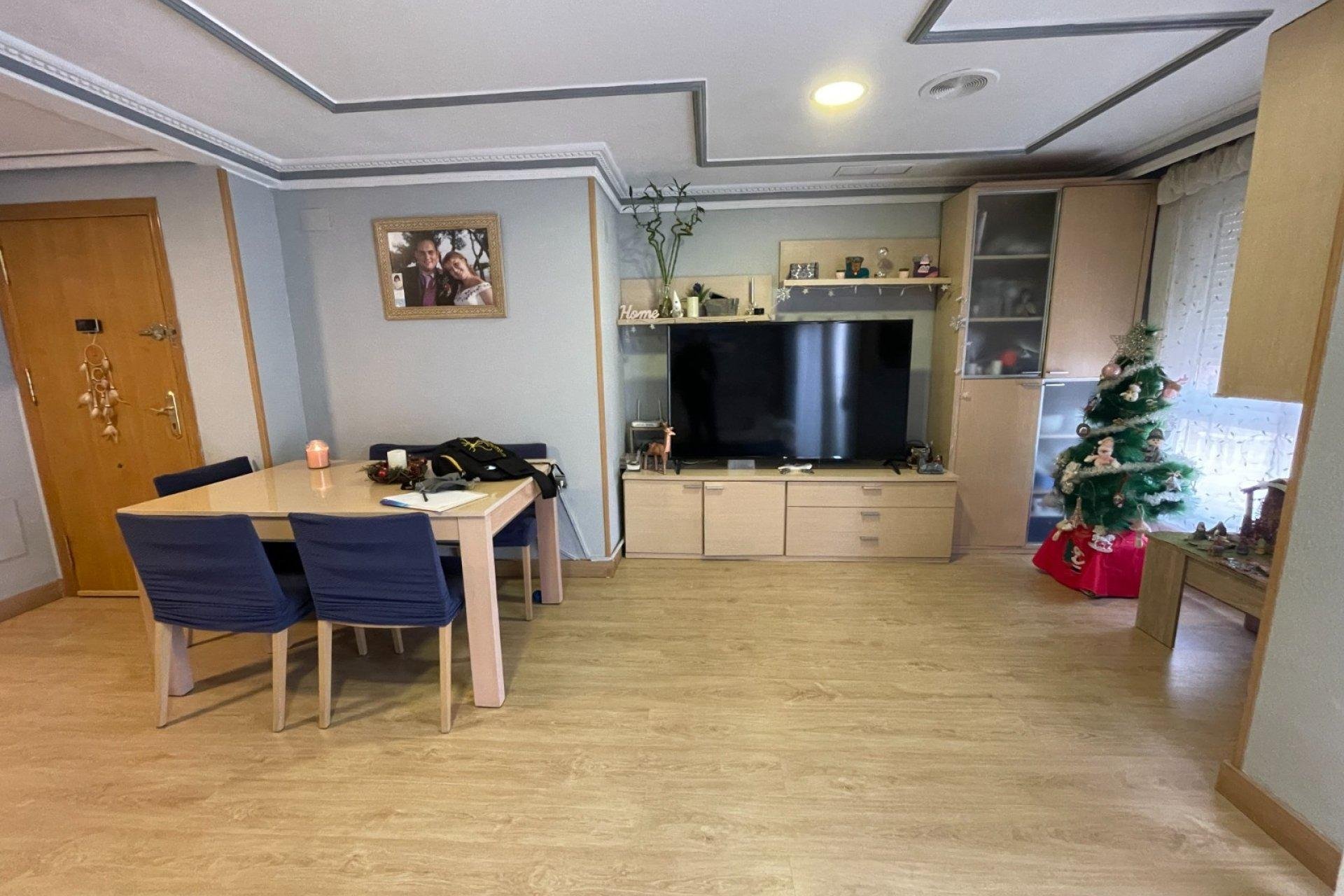Apartment in Torrevieja, Alicante, Spain 4 bedrooms, 110 sq.m. No. 142717