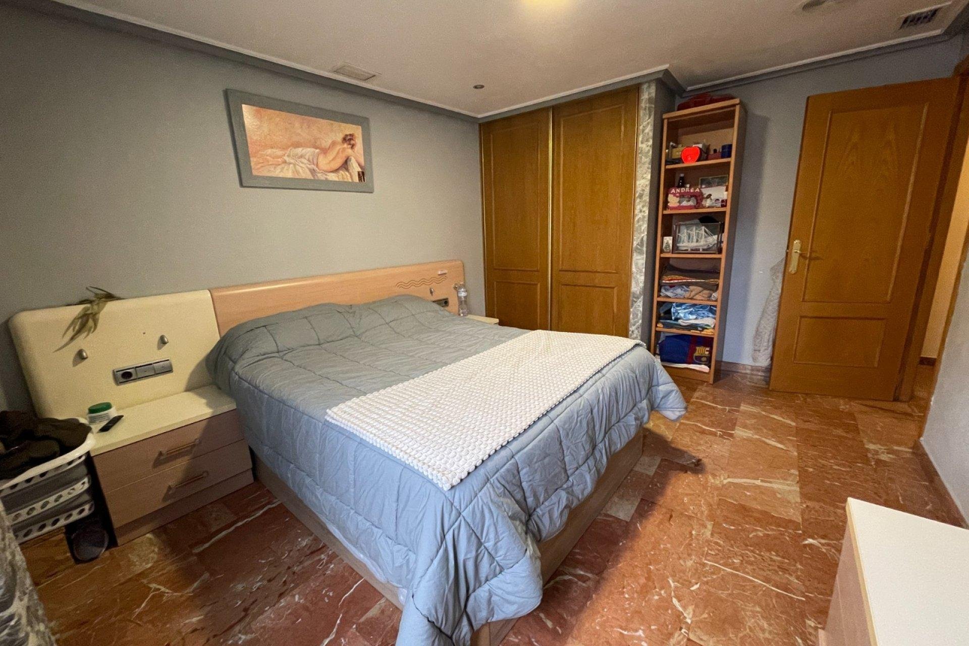 Apartment in Torrevieja, Alicante, Spain 4 bedrooms, 110 sq.m. No. 142717