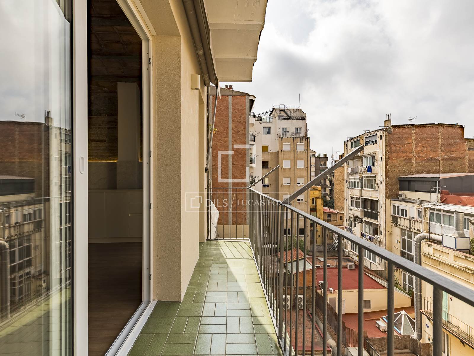 Apartamento en Barcelona, España 3 dormitorios, 84 m2 No. 150668