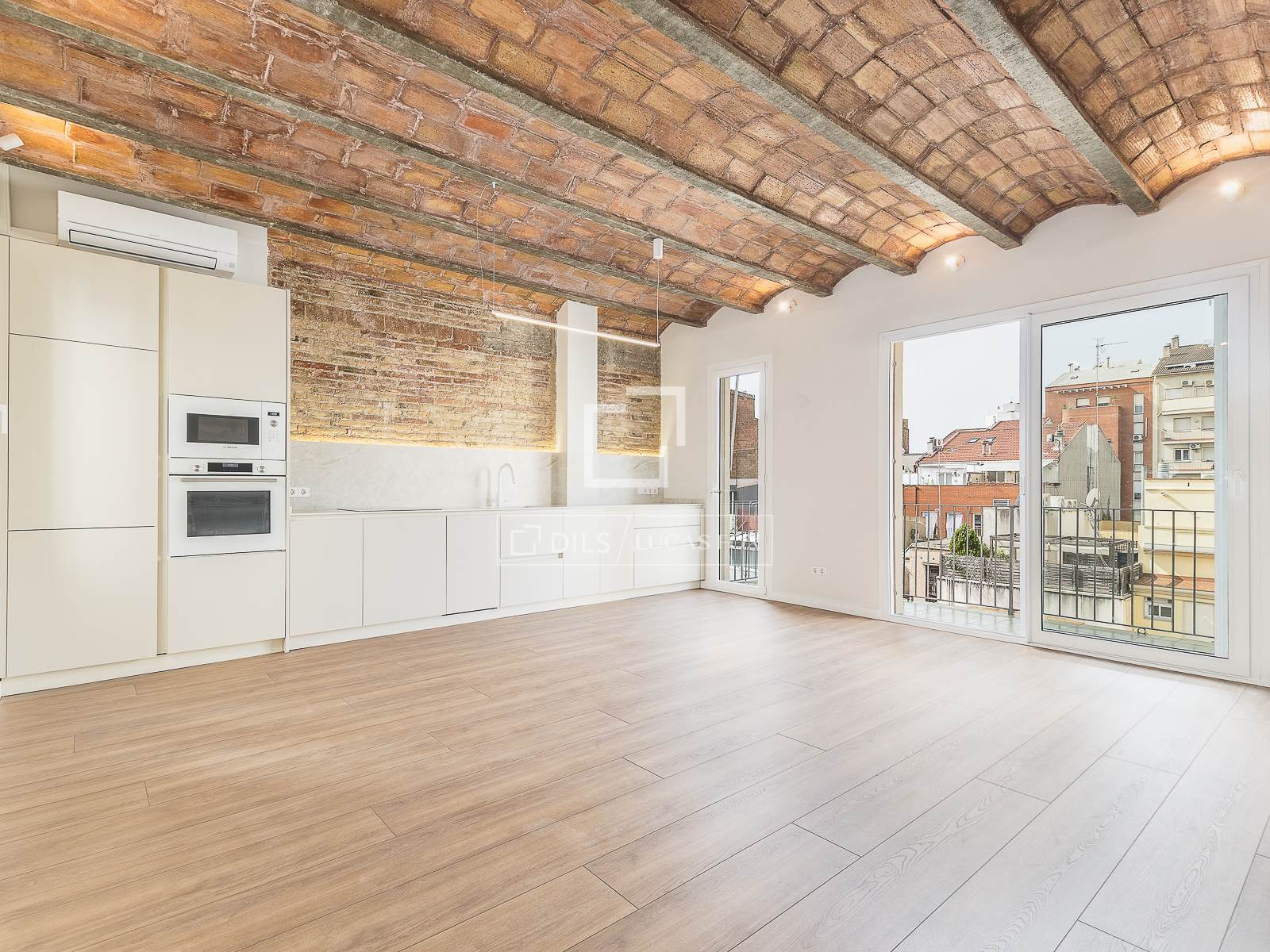 Apartamento en Barcelona, España 3 dormitorios, 84 m2 No. 150668