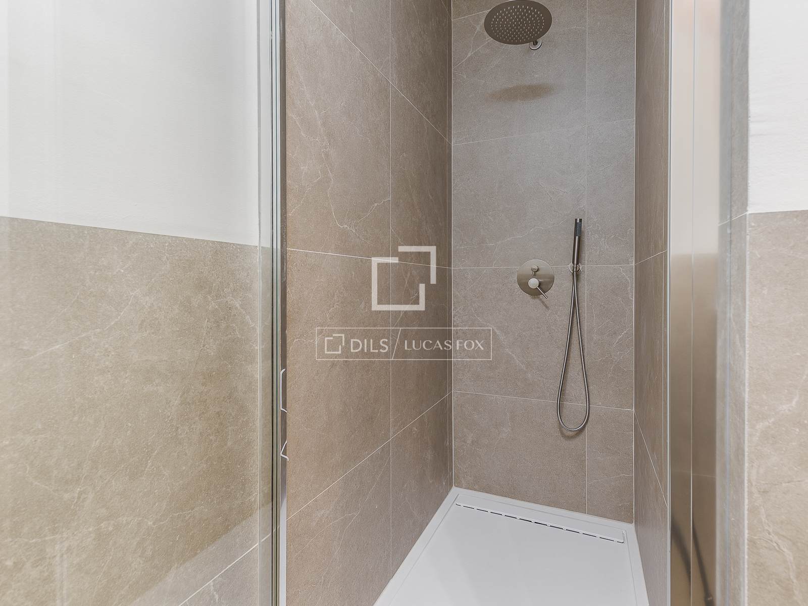 Apartamento en Barcelona, España 3 dormitorios, 84 m2 No. 150668