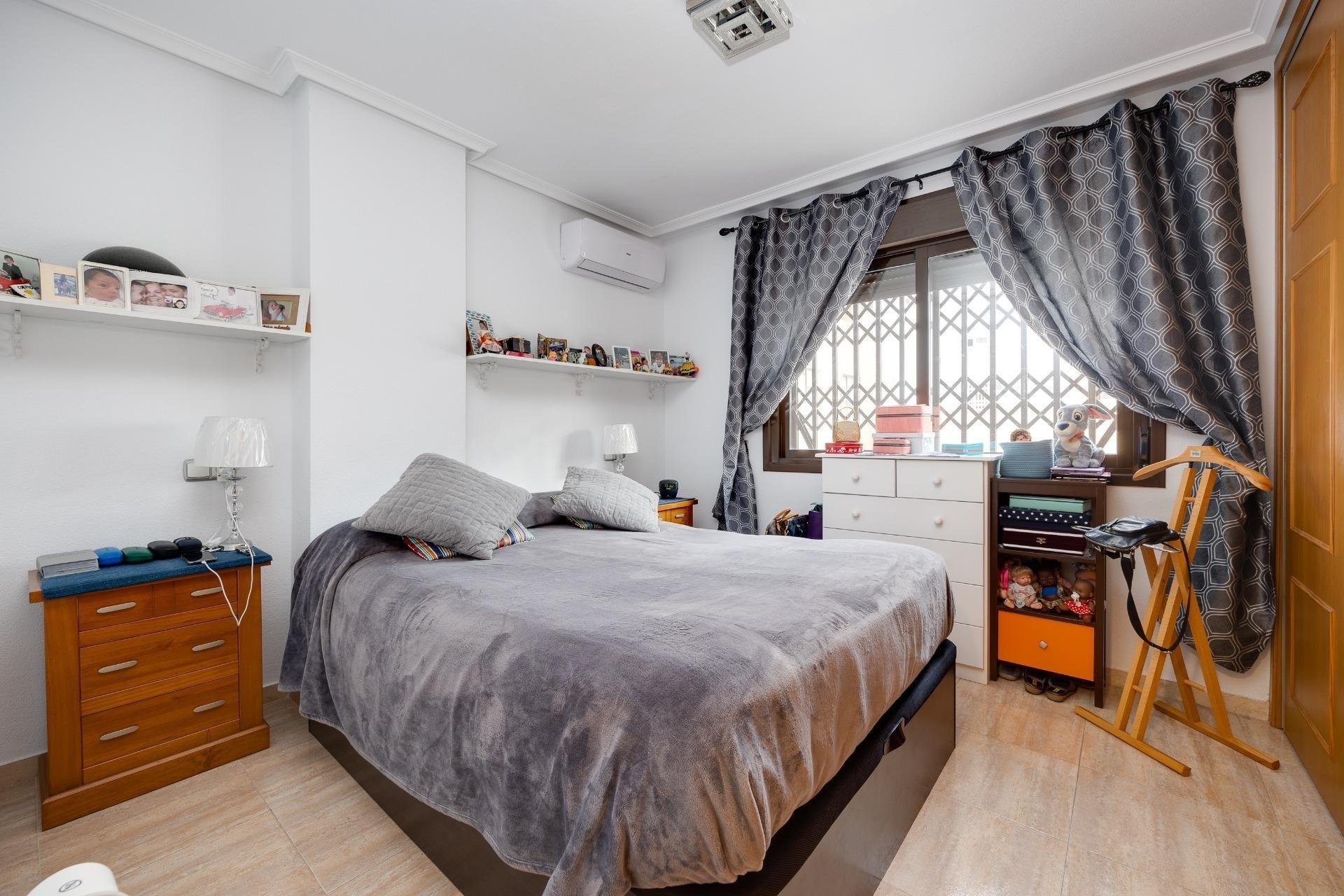 Квартира в Торревьеха, Аликанте, Испания 2 спальни, 80м2 №177527