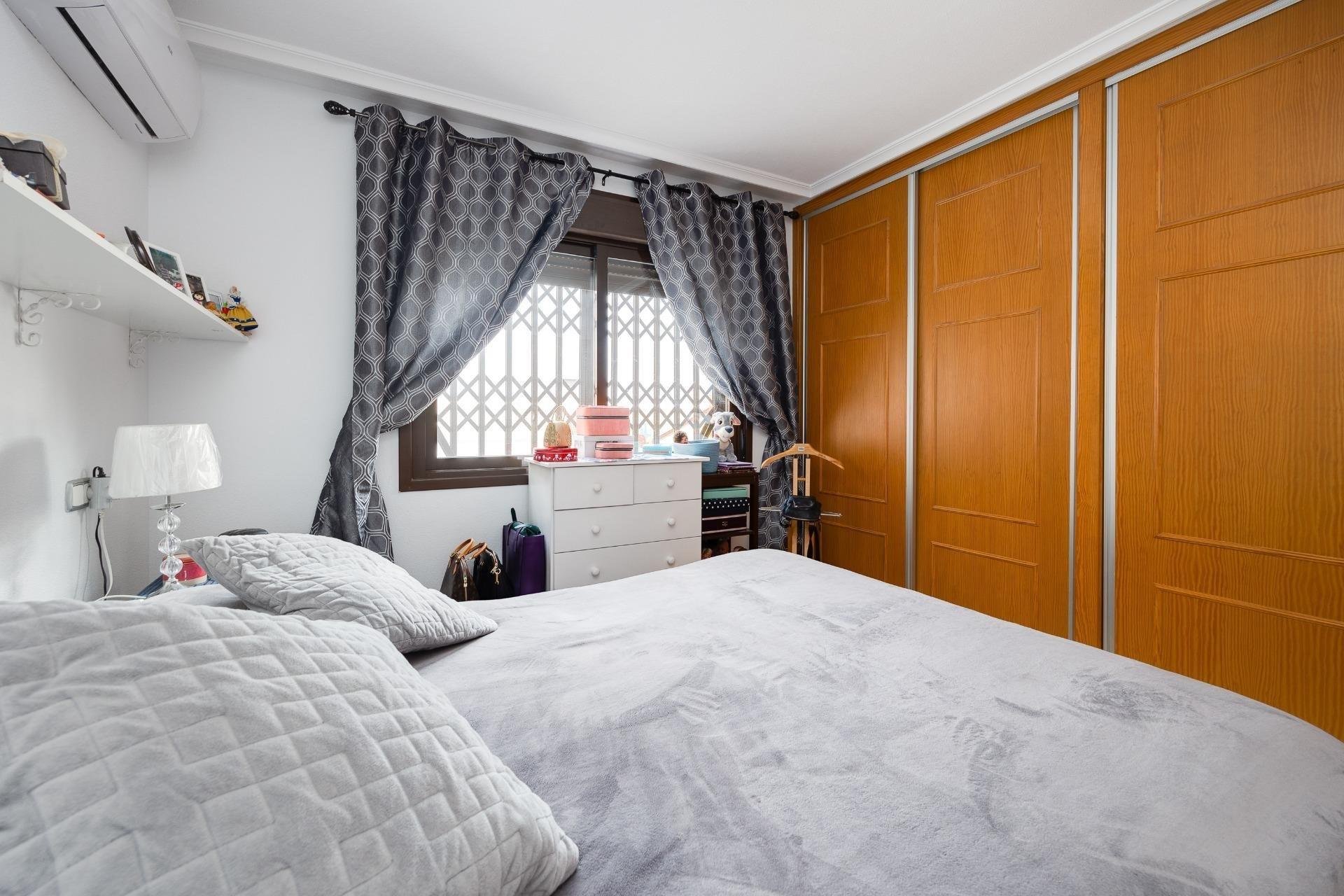 Квартира в Торревьеха, Аликанте, Испания 2 спальни, 80м2 №177527