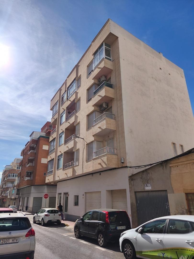 Appartamento a Torrevieja, Alicante, Spagna 2 camere da letto, 96 mq. N° 184360