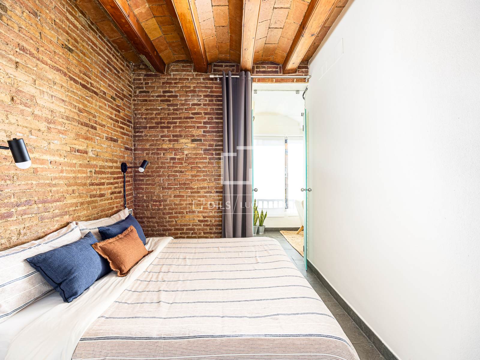 Dzīvoklis Barcelona, Spānijā 2 istabas, 104 m2 Nr. 192848