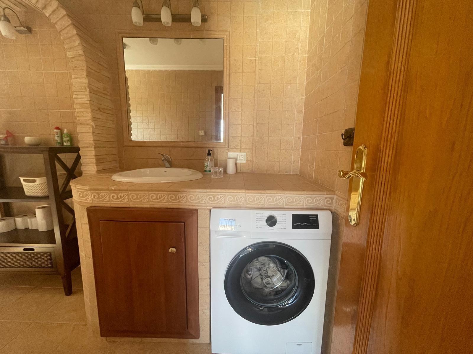 House in Torrevieja, Alicante, Spain 5 bedrooms, 161 sq.m. No. 165668