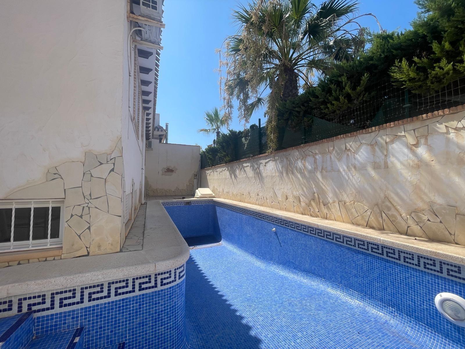 House in Torrevieja, Alicante, Spain 5 bedrooms, 161 sq.m. No. 165668