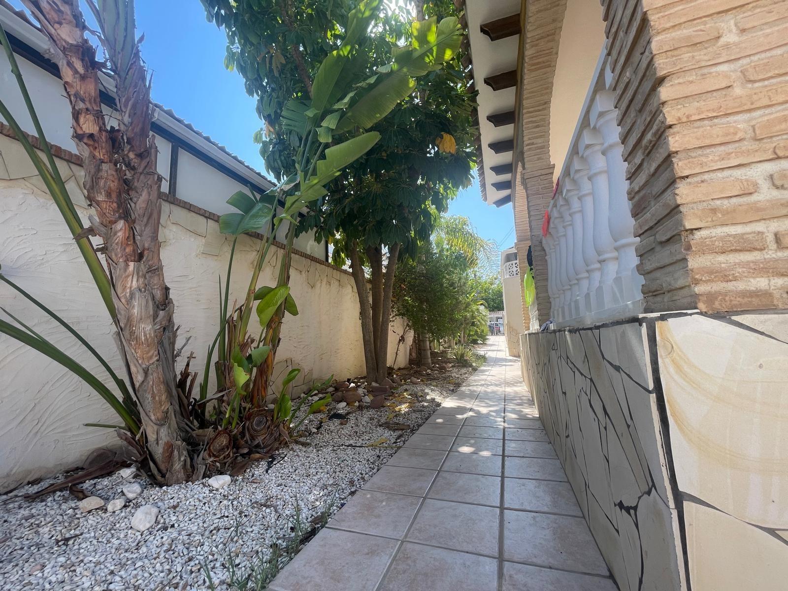 House in Torrevieja, Alicante, Spain 5 bedrooms, 161 sq.m. No. 165668