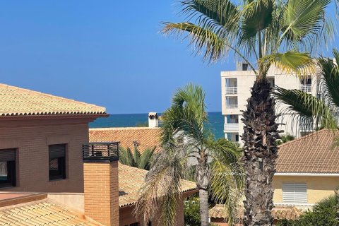 Talo Torrevieja, Alicante, Espanja 5 makuuhuonetta, 161 m2 No. 165668