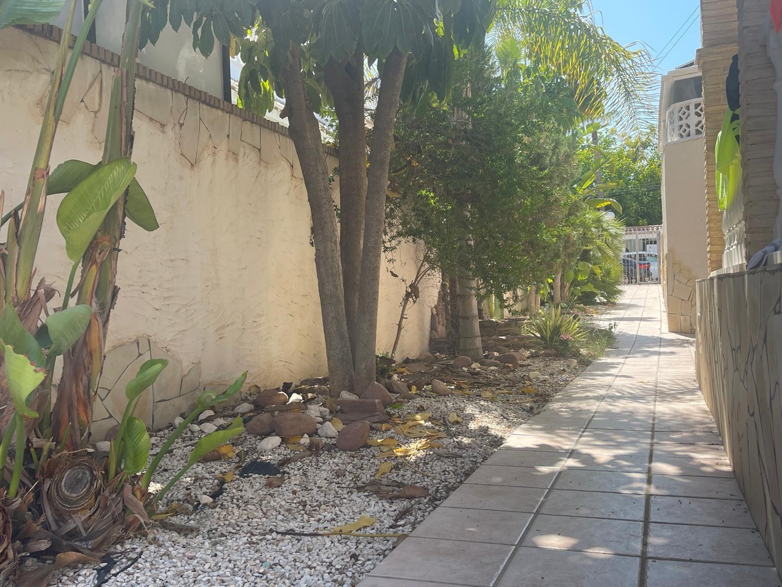 House in Torrevieja, Alicante, Spain 5 bedrooms, 161 sq.m. No. 165668