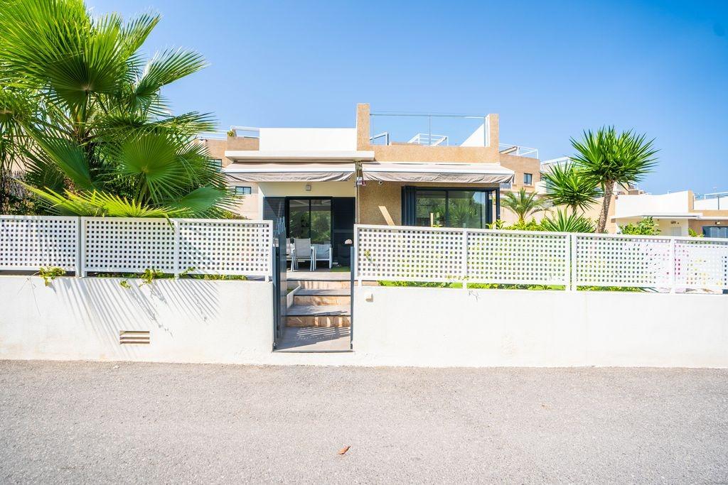 Villa in La Zenia, Alicante, Spain 3 bedrooms, 76 sq.m. No. 165662