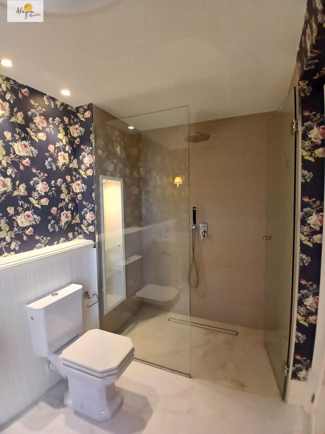 Penthouse in Valencia, Spain 3 bedrooms, 200 sq.m. No. 165663