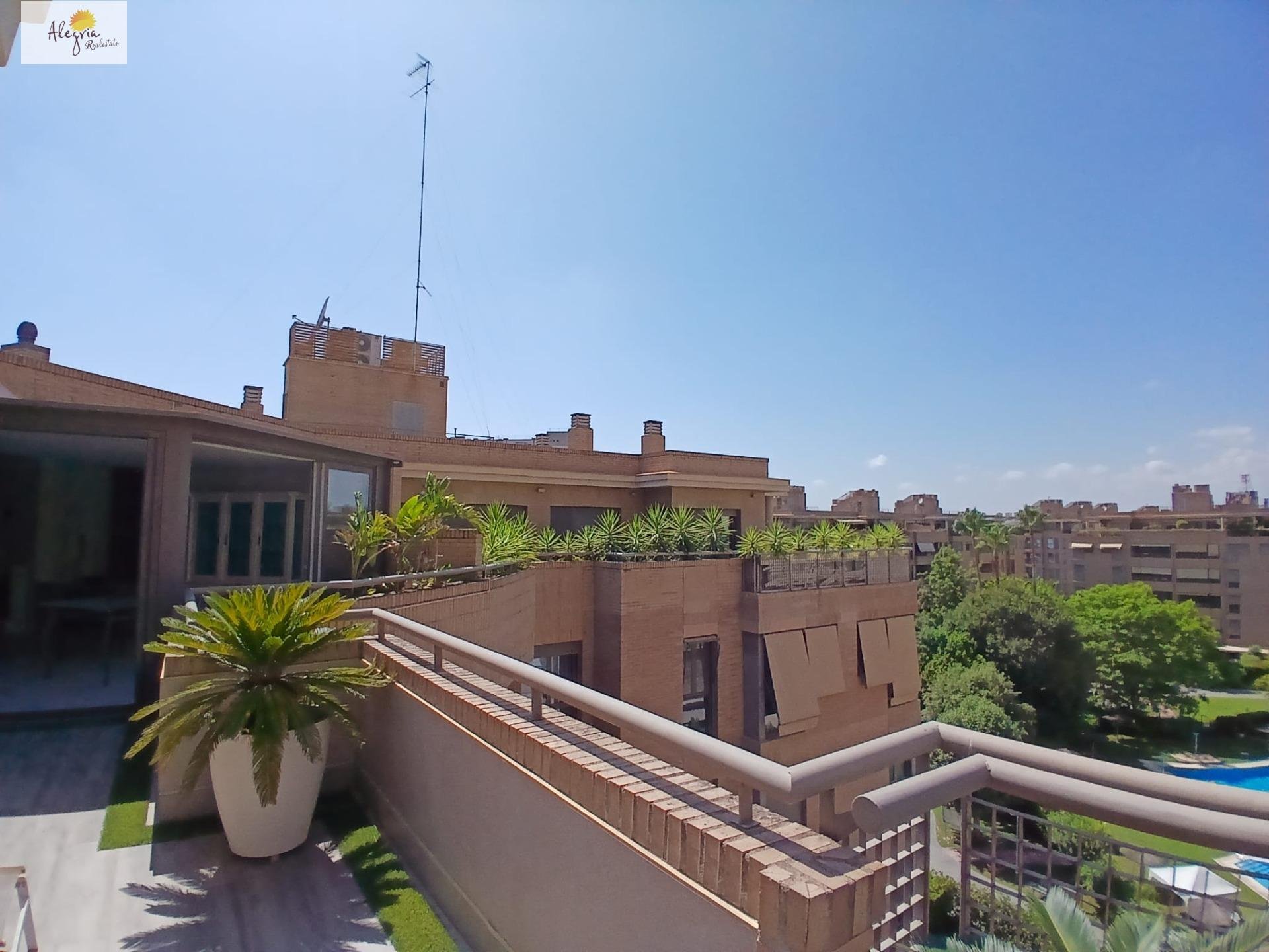 Penthouse in Valencia, Spain 3 bedrooms, 200 sq.m. No. 165663
