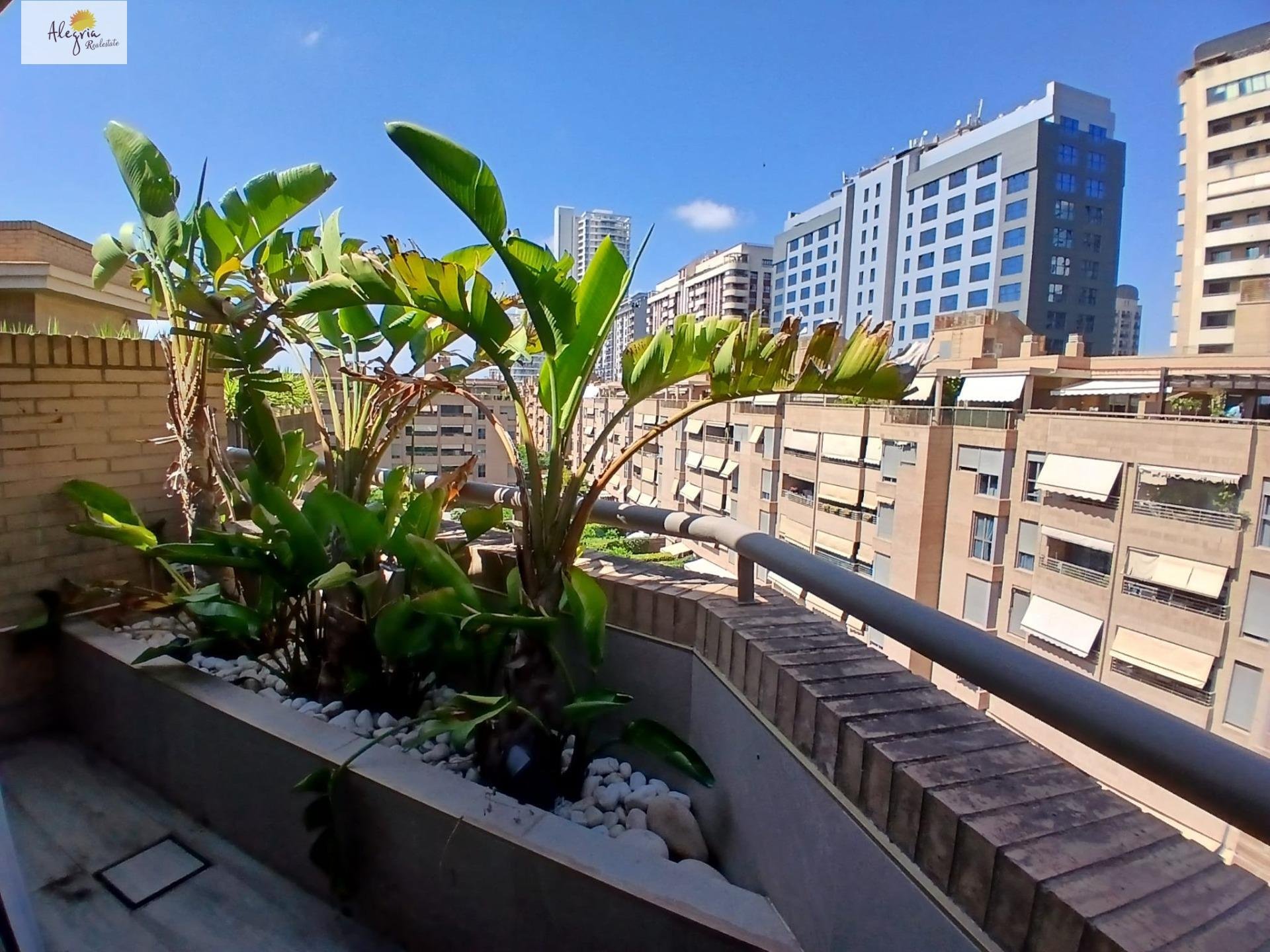 Penthouse in Valencia, Spain 3 bedrooms, 200 sq.m. No. 165663