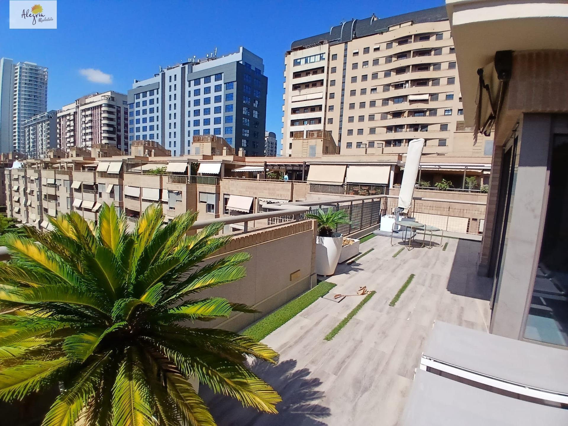 Penthouse in Valencia, Spain 3 bedrooms, 200 sq.m. No. 165663