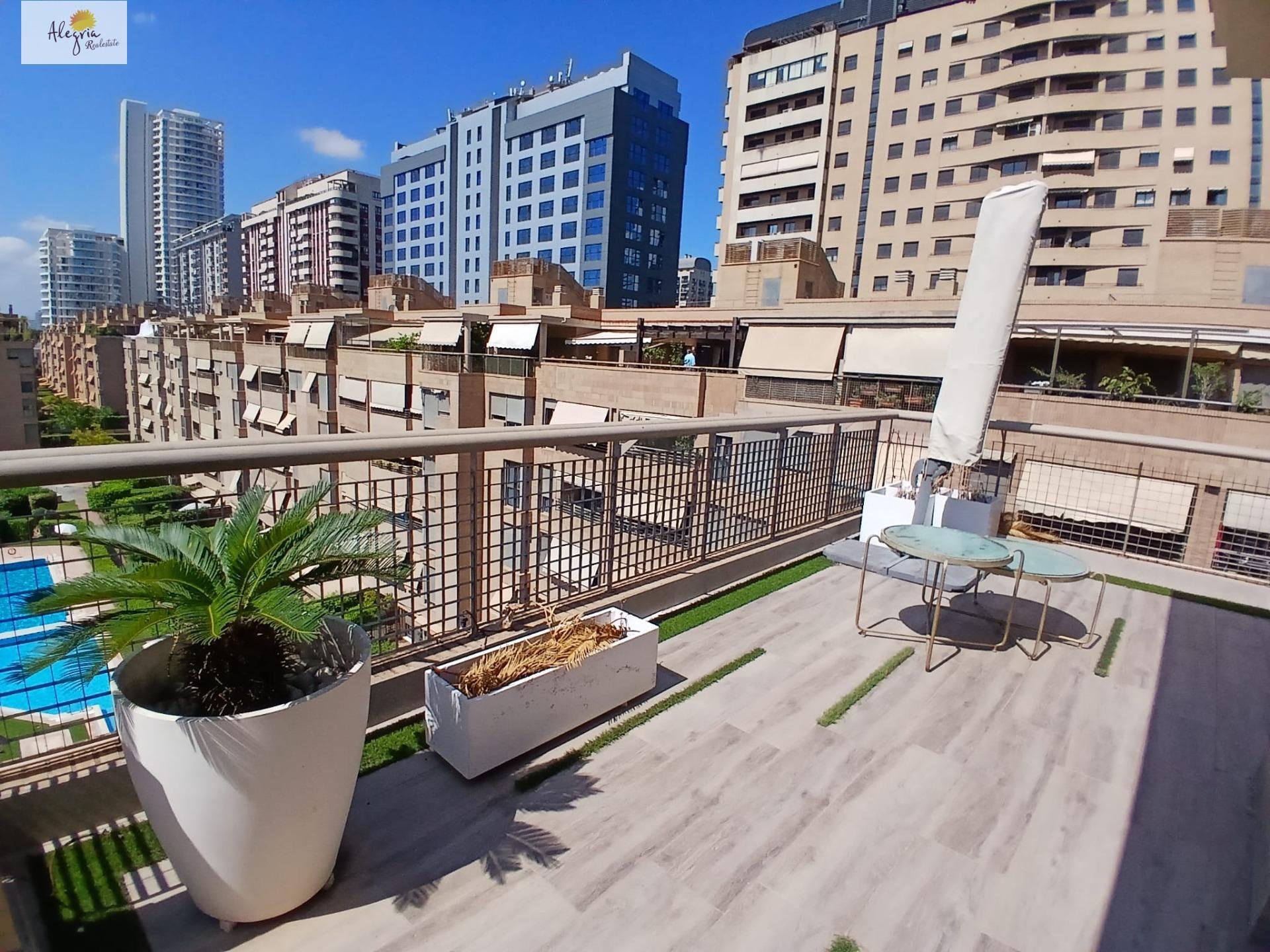 Penthouse in Valencia, Spain 3 bedrooms, 200 sq.m. No. 165663