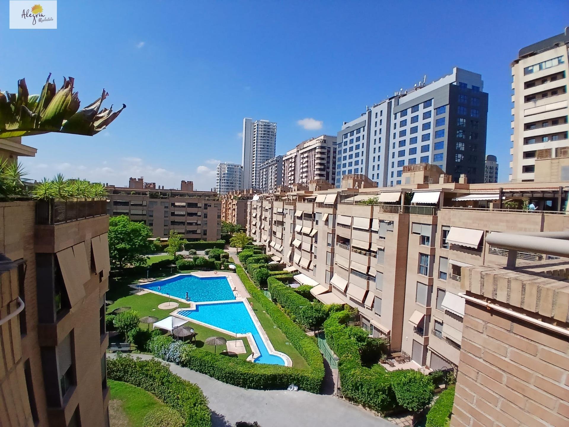 Penthouse in Valencia, Spain 3 bedrooms, 200 sq.m. No. 165663