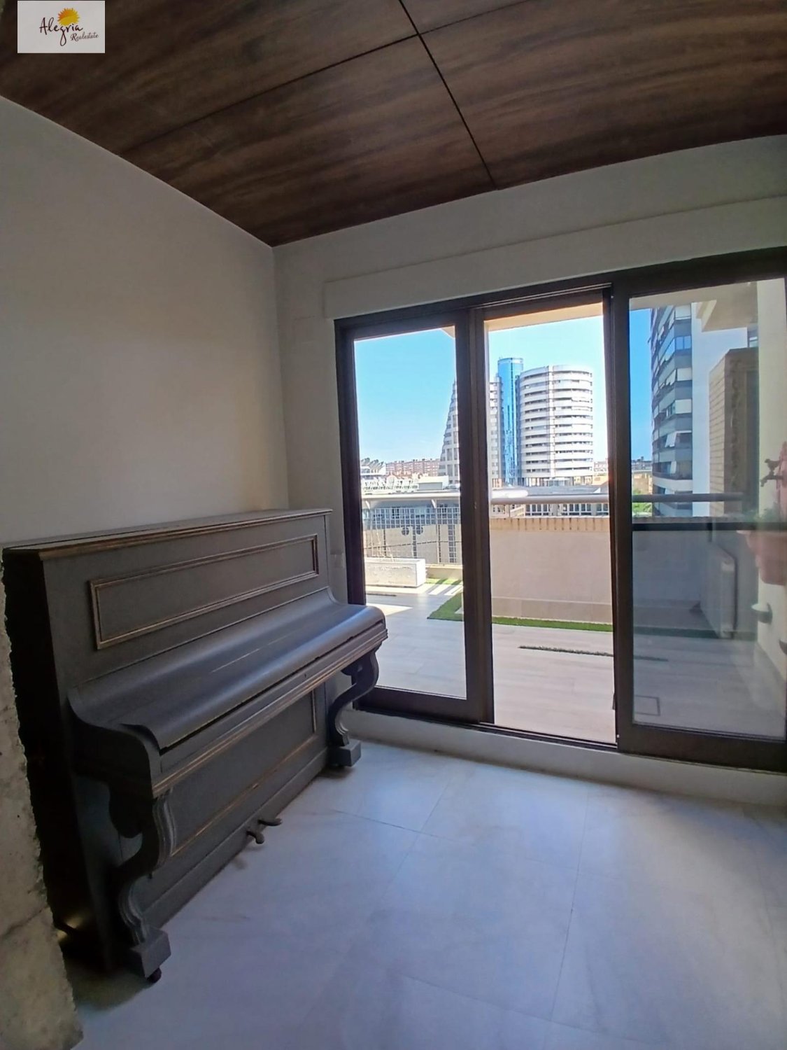 Penthouse in Valencia, Spain 3 bedrooms, 200 sq.m. No. 165663