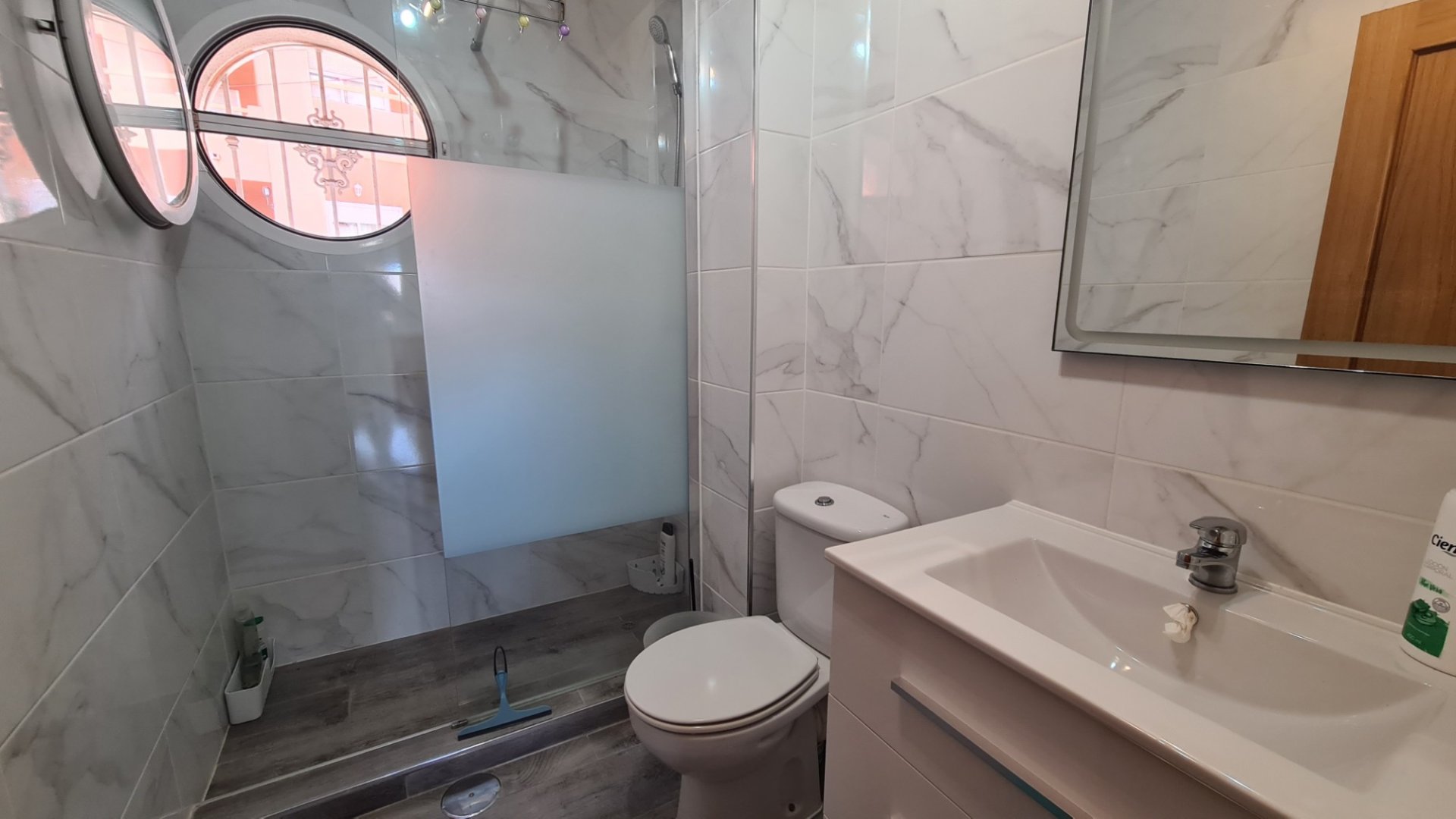 Apartamento en Alicante, España 3 dormitorios,  No. 133643