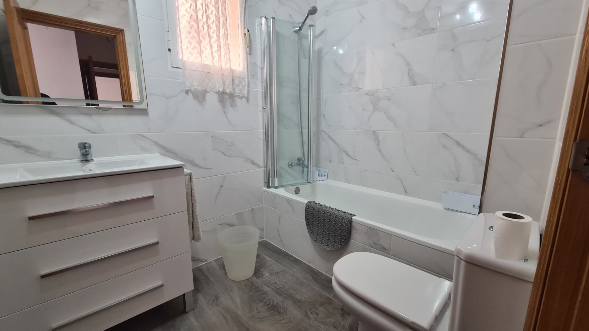 Apartamento en Alicante, España 3 dormitorios,  No. 133643
