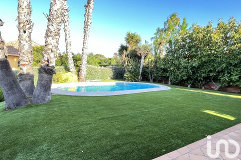 House in Vilanova i la Geltru, Barcelona, Spanien 4 Schlafzimmer, 840 m2 Nr. 154044