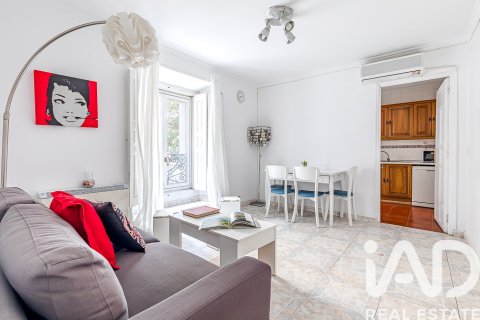 Apartamento en Madrid, España 4 dormitorios, 90 m2 No. 188247