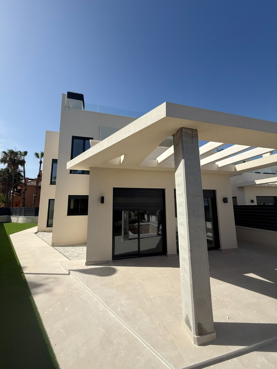 Villa à Los Alcazares, Murcia, Espagne 3 chambres, 125 m2 No. 135288