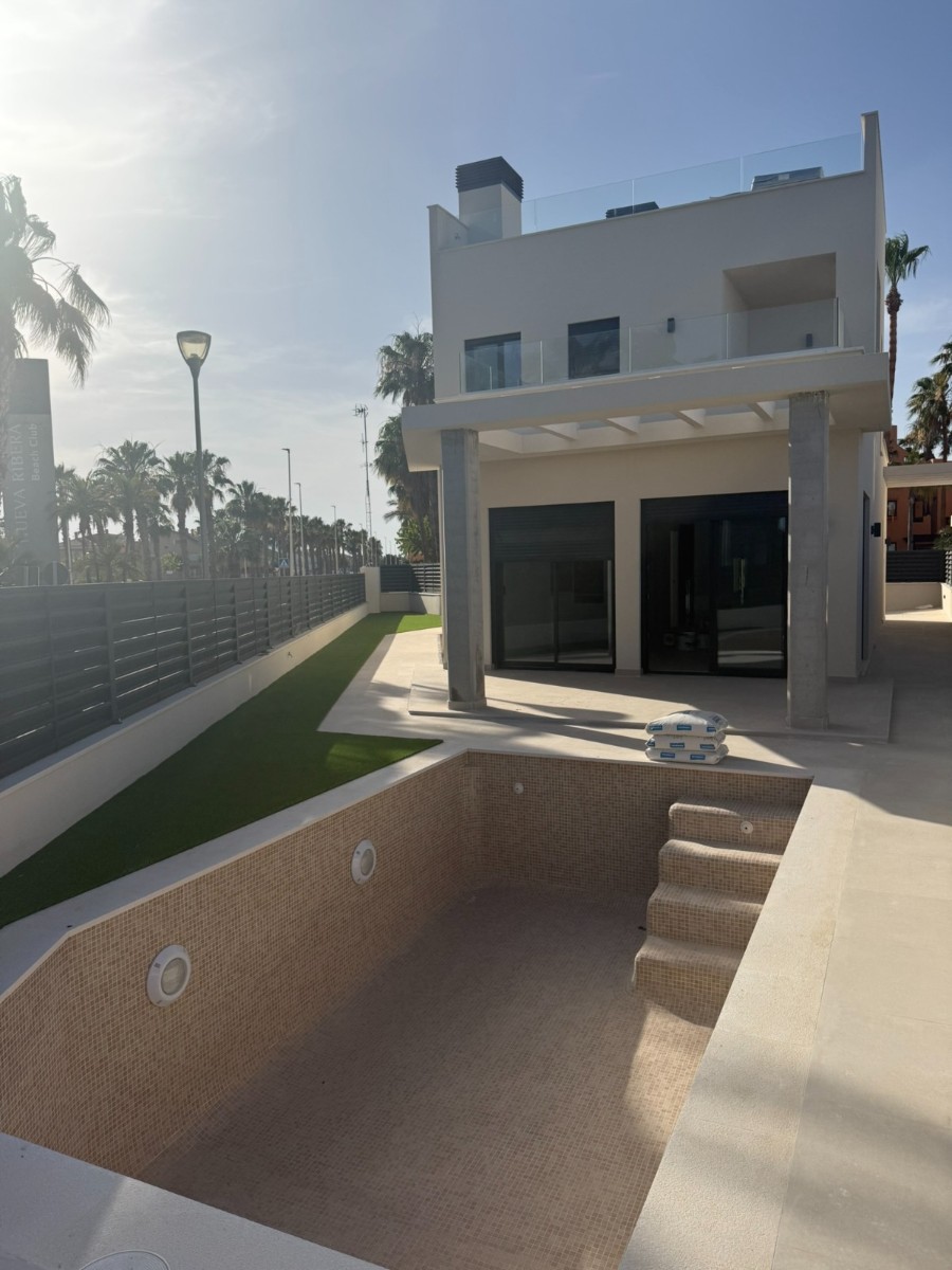 Villa à Los Alcazares, Murcia, Espagne 3 chambres, 125 m2 No. 135288
