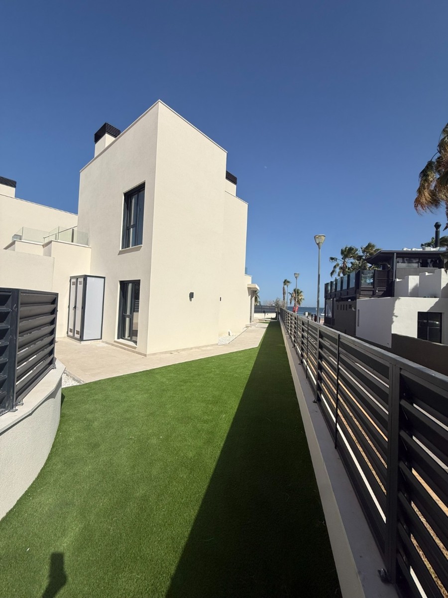 Villa à Los Alcazares, Murcia, Espagne 3 chambres, 125 m2 No. 135288