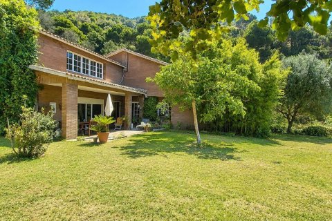 Hus i Cabrils, Barcelona, Spanien 5 sovrum, 663 kvm. Nr. 192071