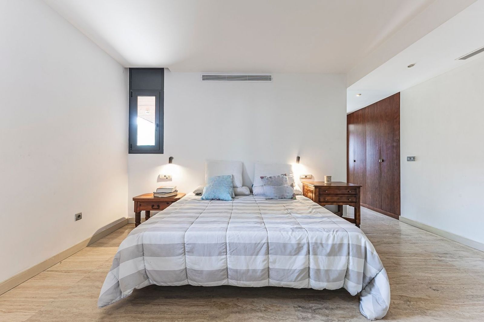 Hus i Esplugues de Llobregat, Barcelona, Spanien 4 sovrum, 376 kvm. Nr. 192065