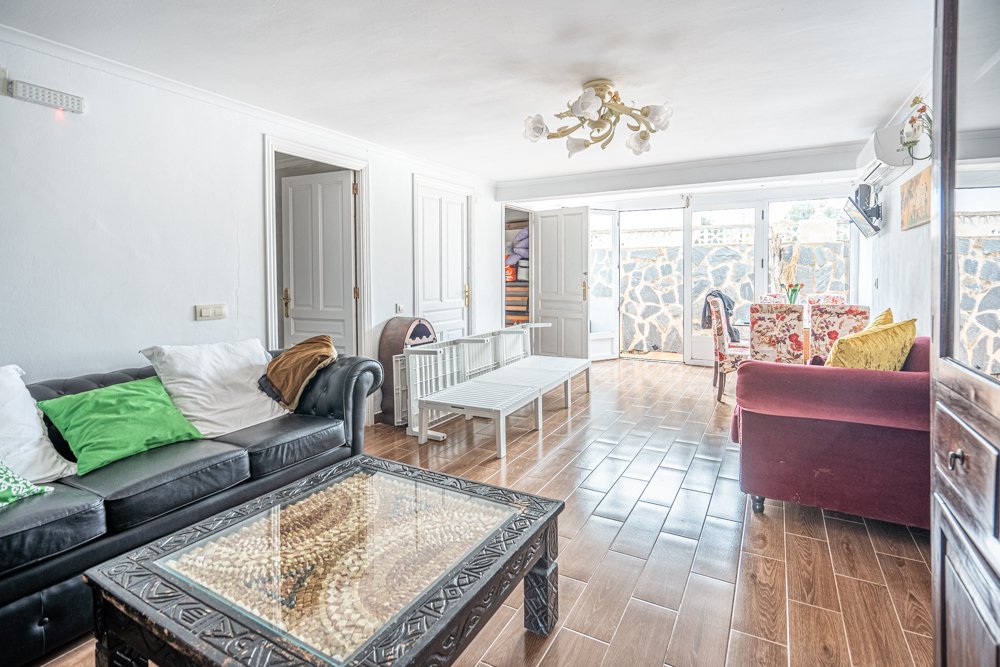 Commercial property in Calpe, Alicante, Spain 11 bedrooms, 335 sq.m. No. 78876