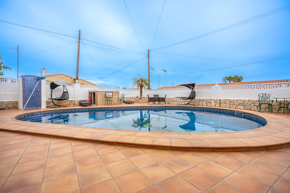 Commercial property in Calpe, Alicante, Spain 11 bedrooms, 335 sq.m. No. 78876