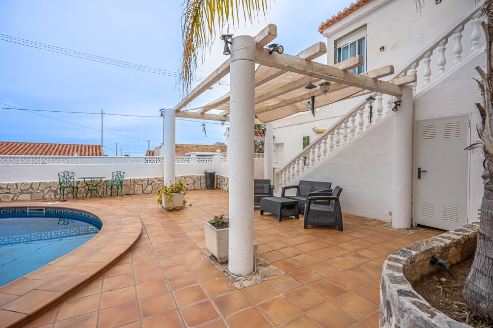 Commercial property in Calpe, Alicante, Spain 11 bedrooms, 335 sq.m. No. 78876