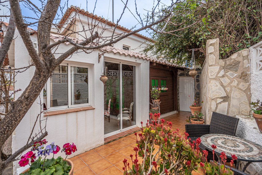 Commercial property in Calpe, Alicante, Spain 11 bedrooms, 335 sq.m. No. 78876