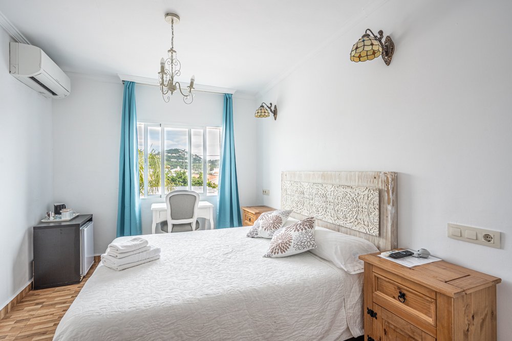 Commercial property in Calpe, Alicante, Spain 11 bedrooms, 335 sq.m. No. 78876