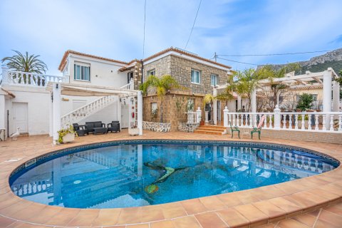 Commercial property in Calpe, Alicante, Spain 11 bedrooms, 335 sq.m. No. 78876