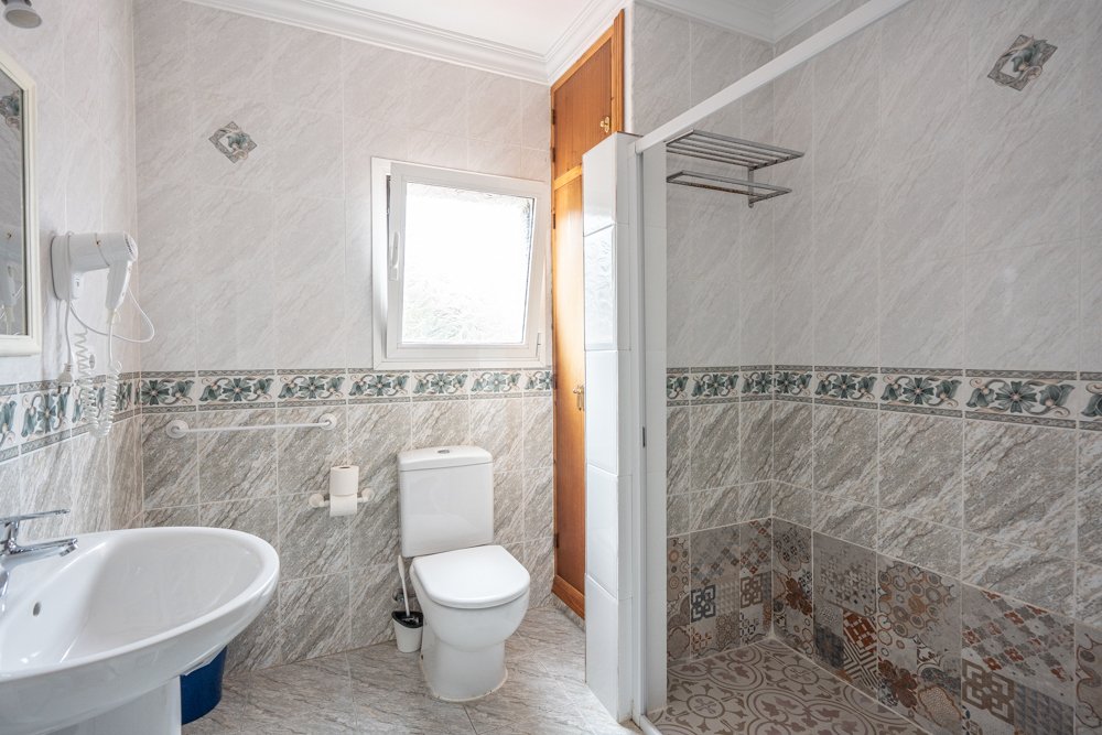Commercial property in Calpe, Alicante, Spain 11 bedrooms, 335 sq.m. No. 78876
