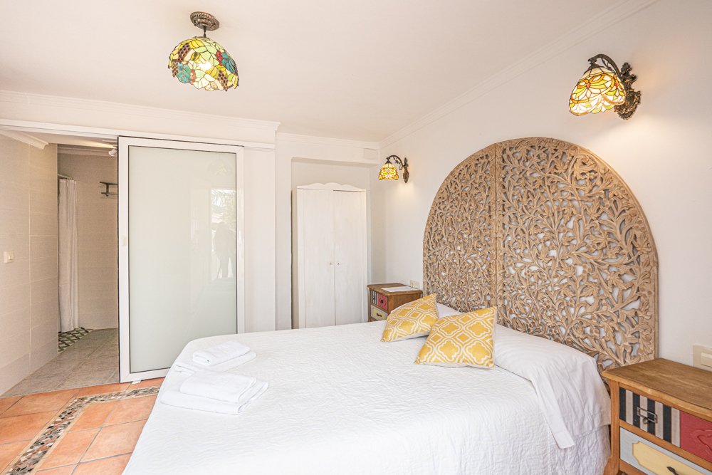 Commercial property in Calpe, Alicante, Spain 11 bedrooms, 335 sq.m. No. 78876