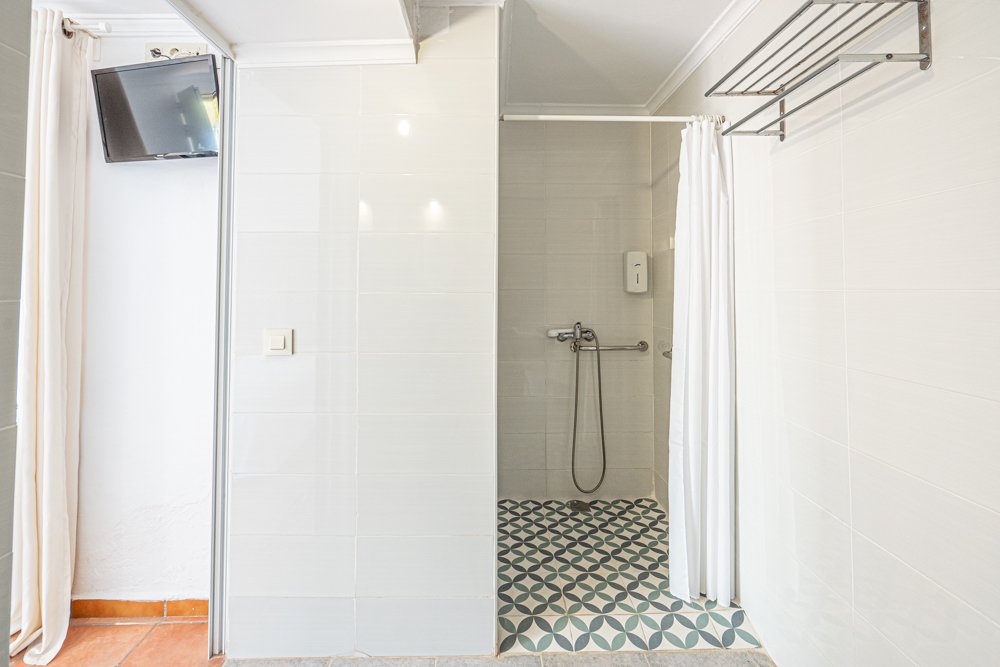 Commercial property in Calpe, Alicante, Spain 11 bedrooms, 335 sq.m. No. 78876