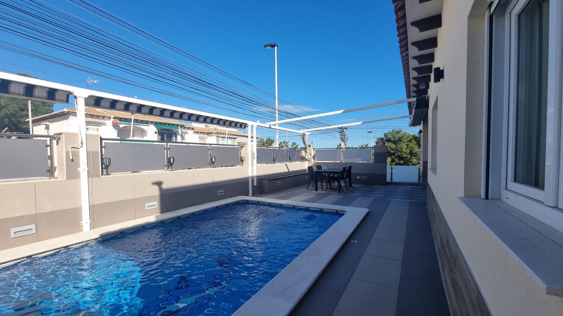 Huvila Los Balcones, Alicante, Espanja 4 makuuhuonetta, 240 m2 No. 195871