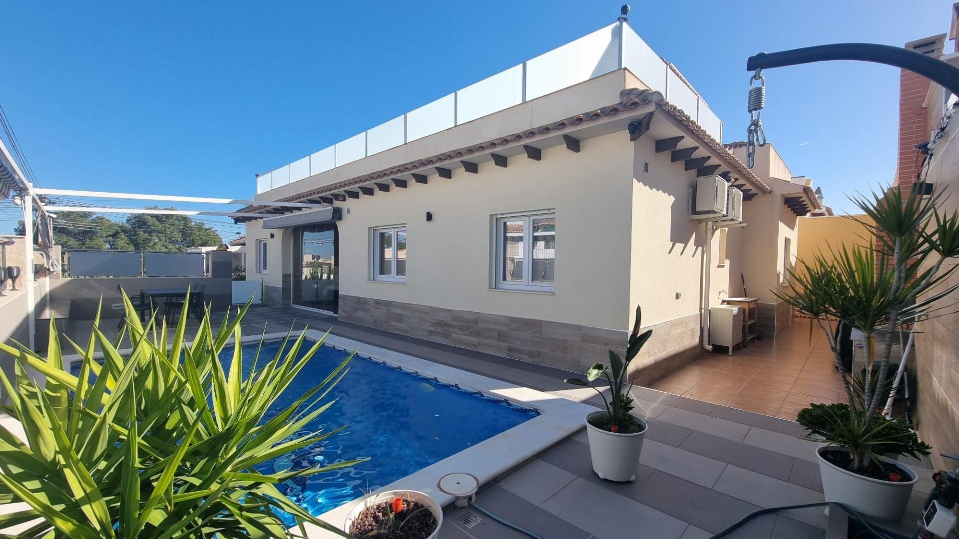 Huvila Los Balcones, Alicante, Espanja 4 makuuhuonetta, 240 m2 No. 195871