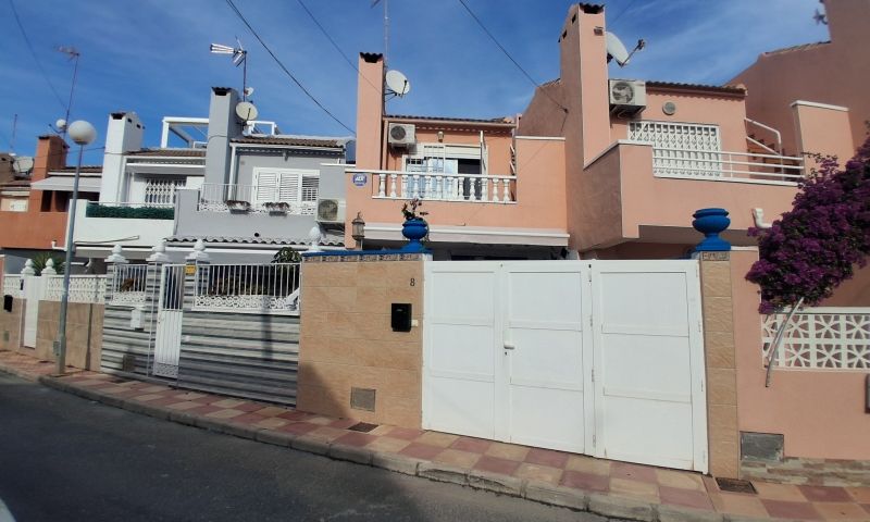 Radhus i Torrevieja, Alicante, Spanien 2 sovrum, 70 kvm. Nr. 148631