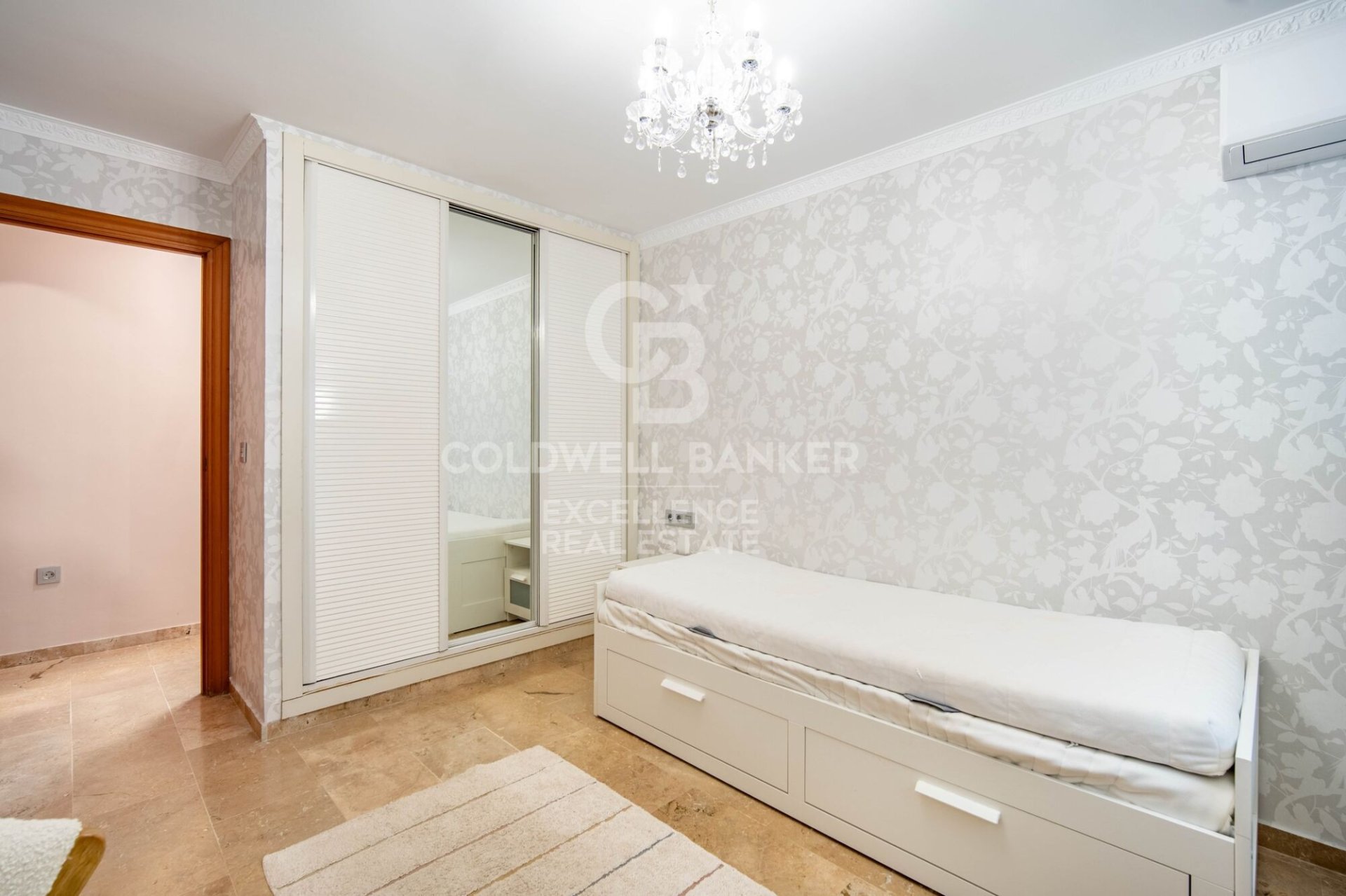 Villa in Riba-roja de Turia, Valencia, Spain 7 bedrooms, 350 sq.m. No. 157821