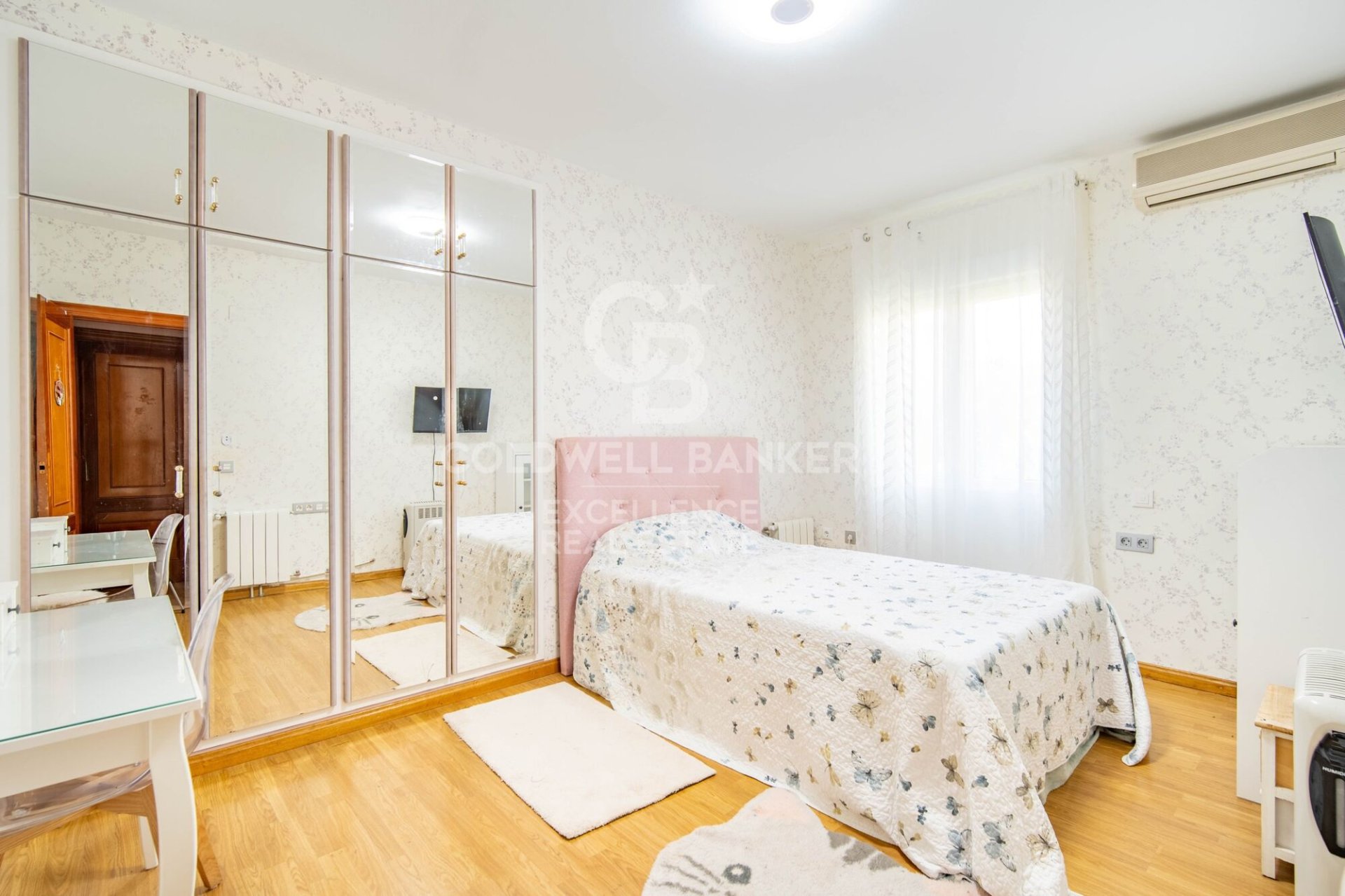 Villa in Riba-roja de Turia, Valencia, Spain 7 bedrooms, 350 sq.m. No. 157821