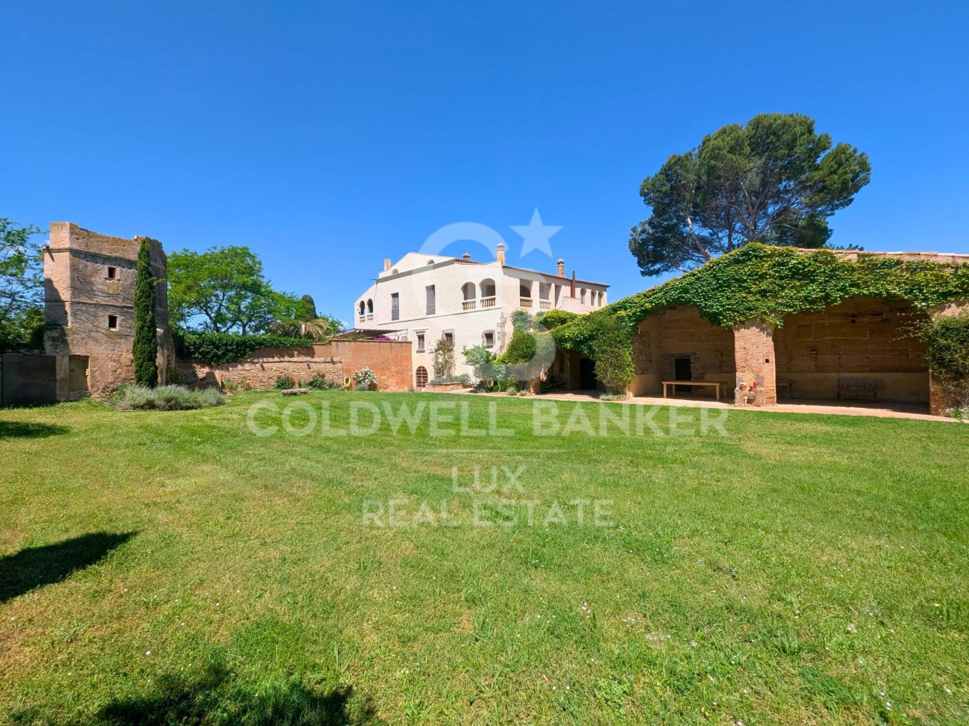 Māja Garrigas, Girona, Spānijā 6 istabas, 623 m2 Nr. 160241